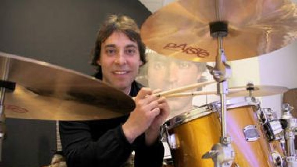 Raúl Quijano, que el jueves comienza en Ponferrada la gira promocional de su disco «Trozos of