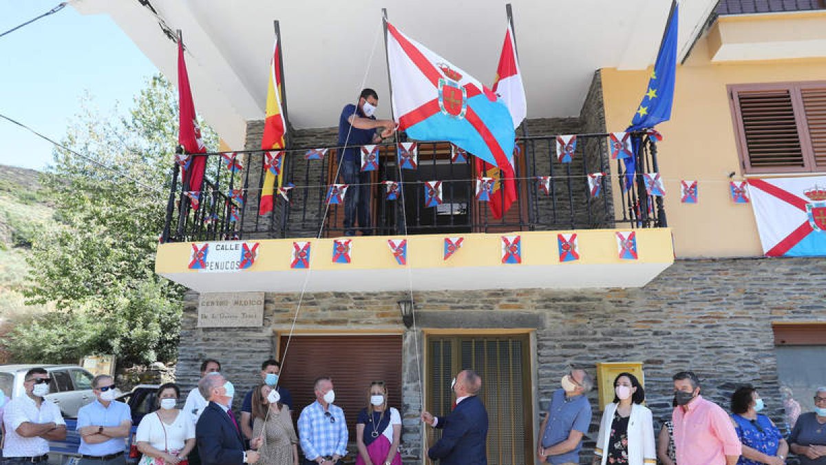 Conmemoración del primer izado de bandera. DE LA MATA