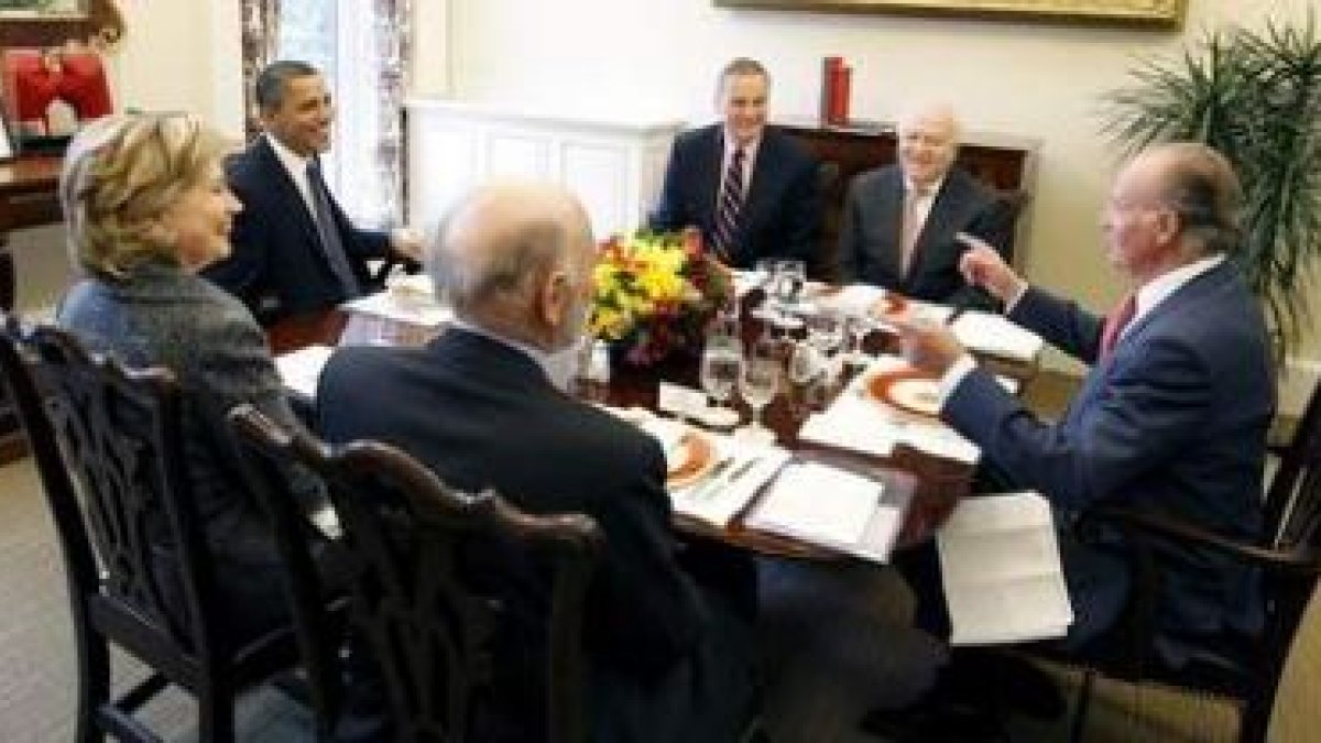 Obama, Hillary Clinton y James Jones junto al Rey Juan Carlos, Miguel Ángel Moratinos y Alberto Aza,