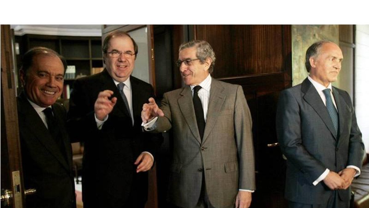 Tomás Villanueva, Juan Vicente Herrera, Braulio Médel y Evaristo del Canto, en un encuentro mantenido durante el proceso de integración que hoy ha quedado roto.