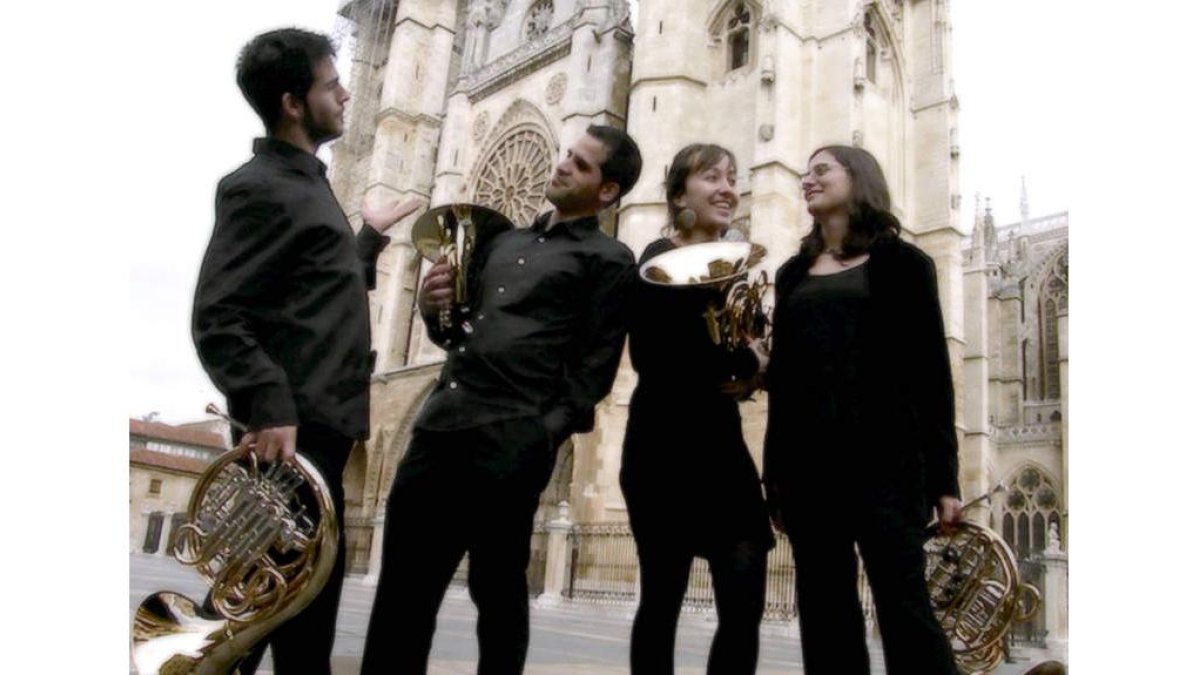 El cuarteto Corleó delante de la Catedral