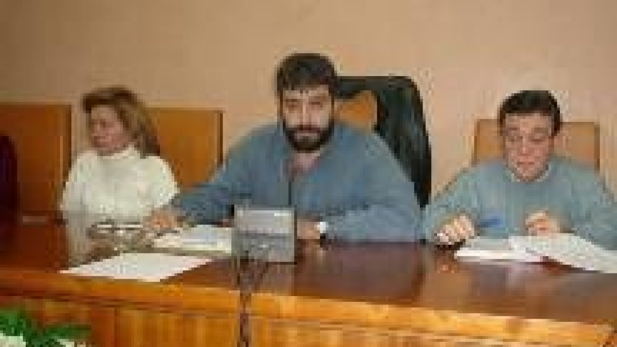Guillermo Murias durante la celebración de un pleno cuando era alcalde