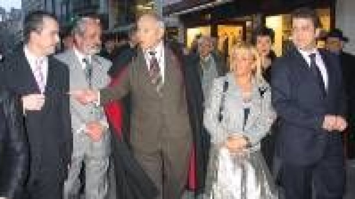 Luis Antonio Moreno, Santos Llamas, José Colinas, Isabel Carrasco y Carlos López Riesco, en Sevilla