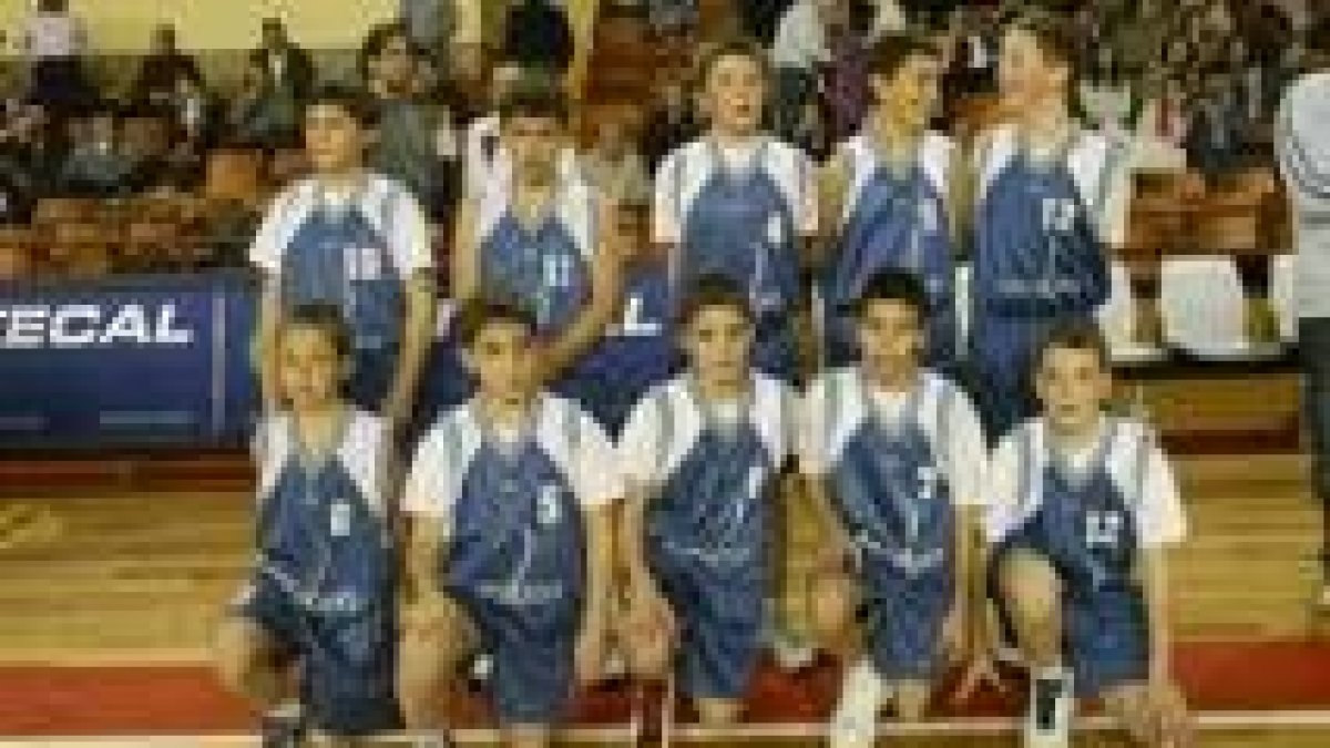 Formación de uno de los equipos masculinos del colegio Divina Pastora