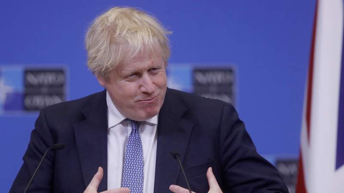Imagen del primer ministro Boris Johnson, ayer, en Polonia. OLIVER HOSLET