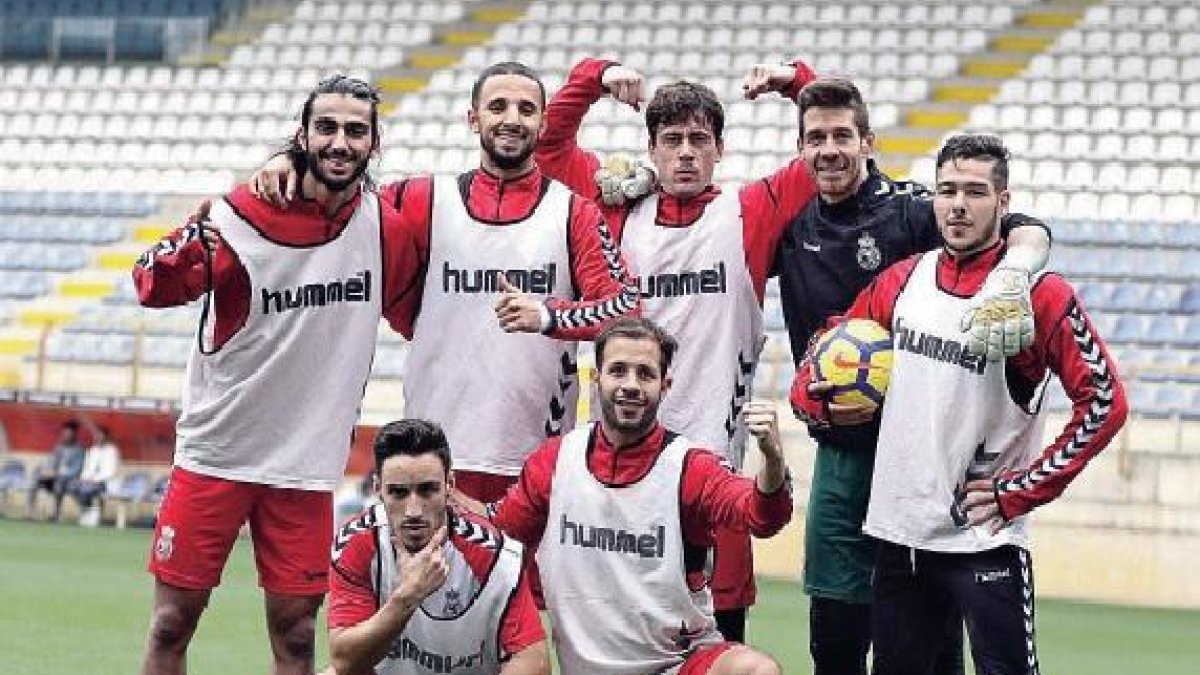 Los jugadores de la Cultural apuestan por reencontrarse con la victoria frente al Barcelona B en el Reino de León