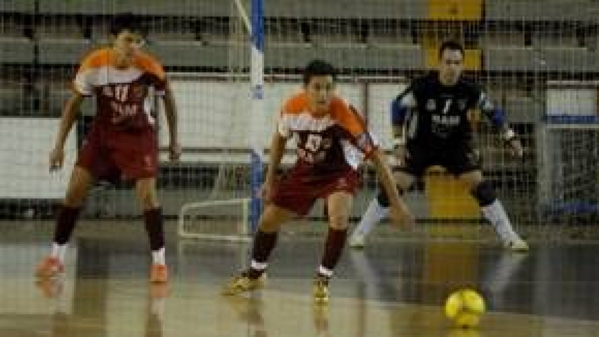 El equipo leonés se erigirá en nuevo líder del grupo si vence al Pinseque