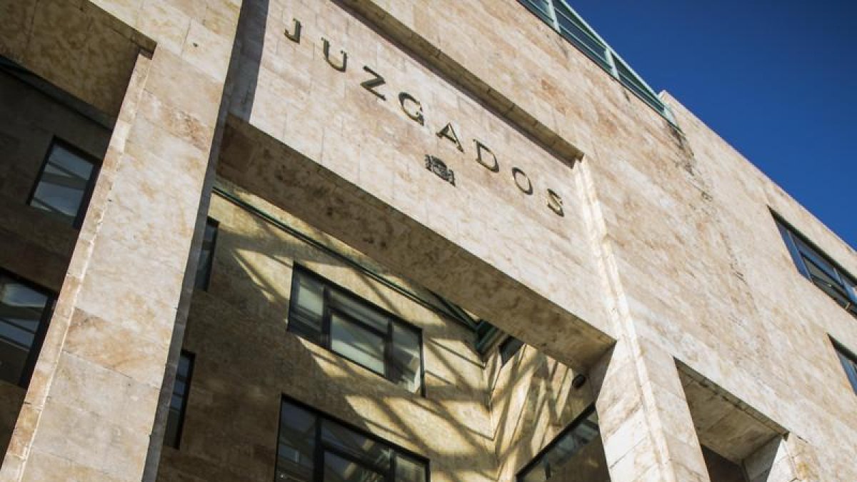 Fachada de los Juzgados de León.