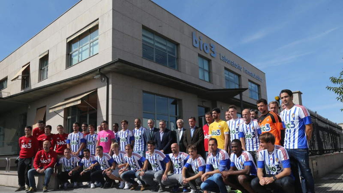 Los componentes de la Deportiva y de Bio3 guardaron una instantánea para el recuerdo
