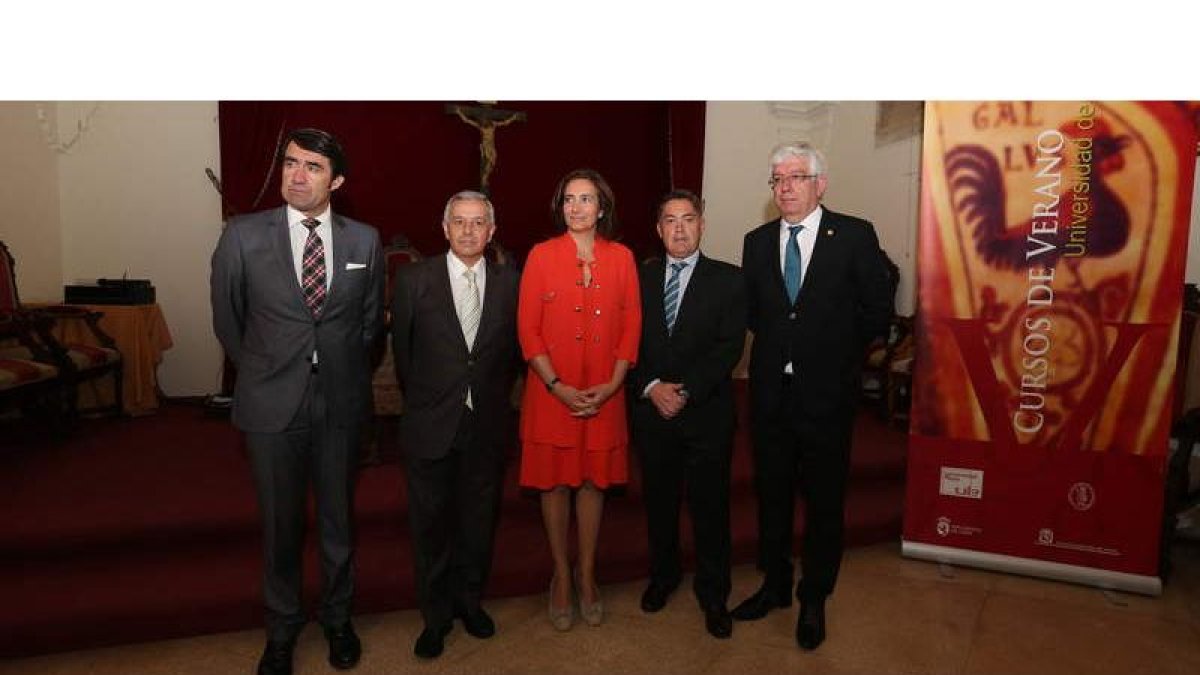 Suárez-Quiñones, Emilio Gutiérrez, Josefa García Cirac, Marcos Martínez Barazón y José Ángel Hermida, ayer minutos antes de la inauguración del curso.