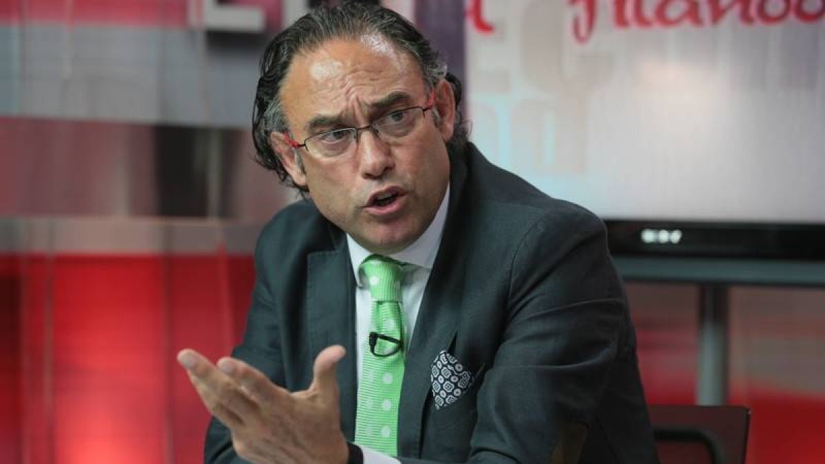 Felipe Llamazares.