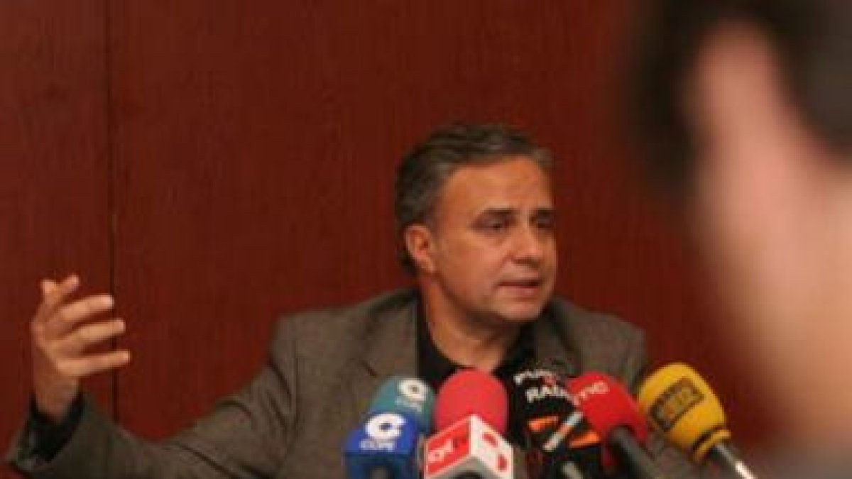 El procurador Joaquín Otero presentó ayer en Ponferrada sus 19 enmiendas parciales.