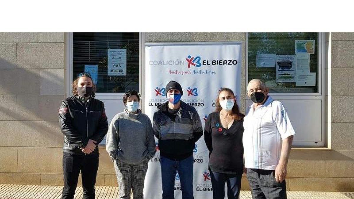 Foto de familia de los dirigentes de CB en esta zona del Bierzo. DL