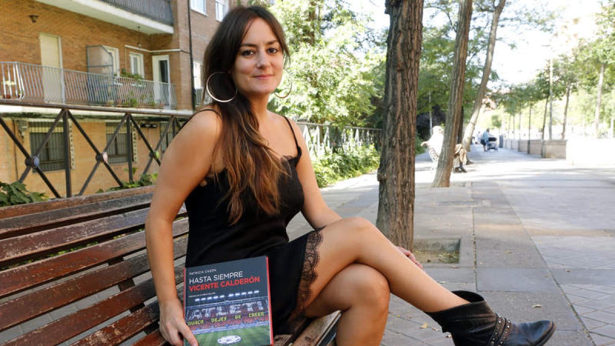 Patricia Cazón es la autora del libro ‘Hasta siempre Vicente Calderón’ (Plaza & Janés). RAQUEL P. VIECO