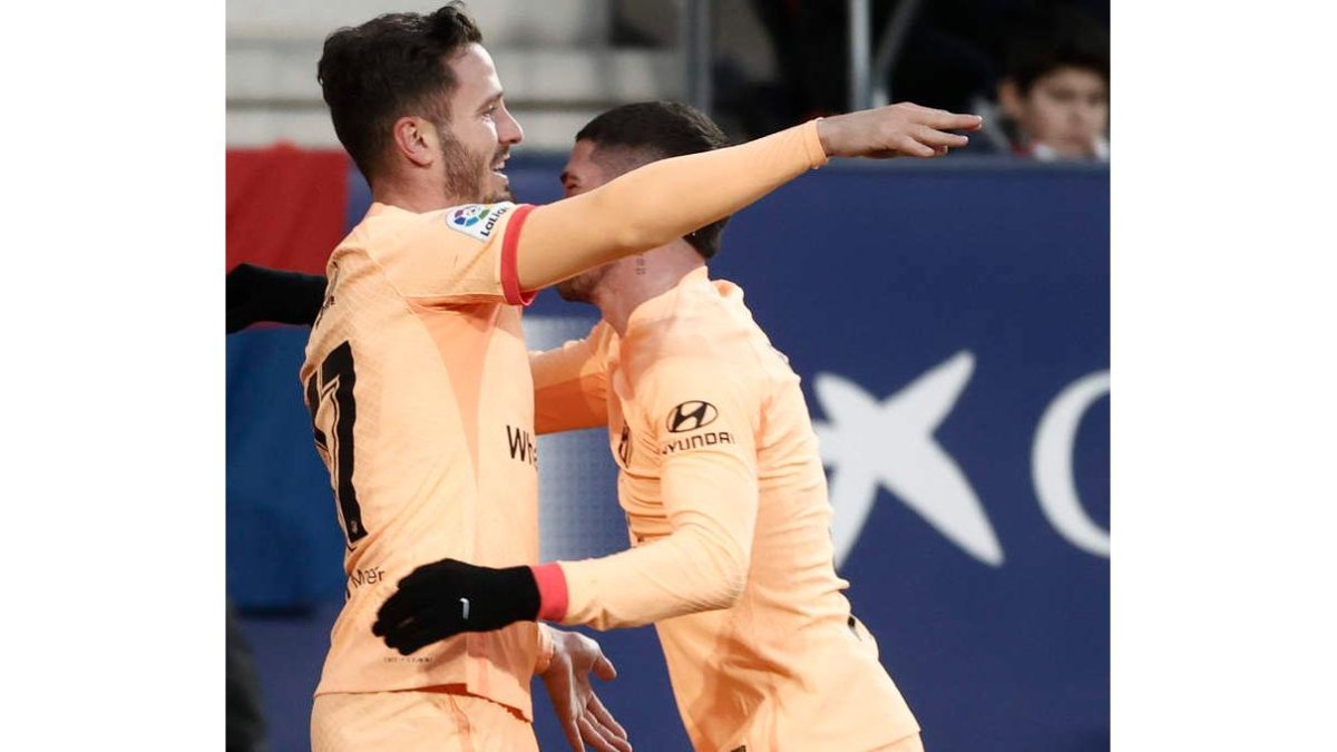 Saúl celebra su gol, que a la postre significó el triunfo del Atlético de Madrid en Pamplona. JESÚS DIGES