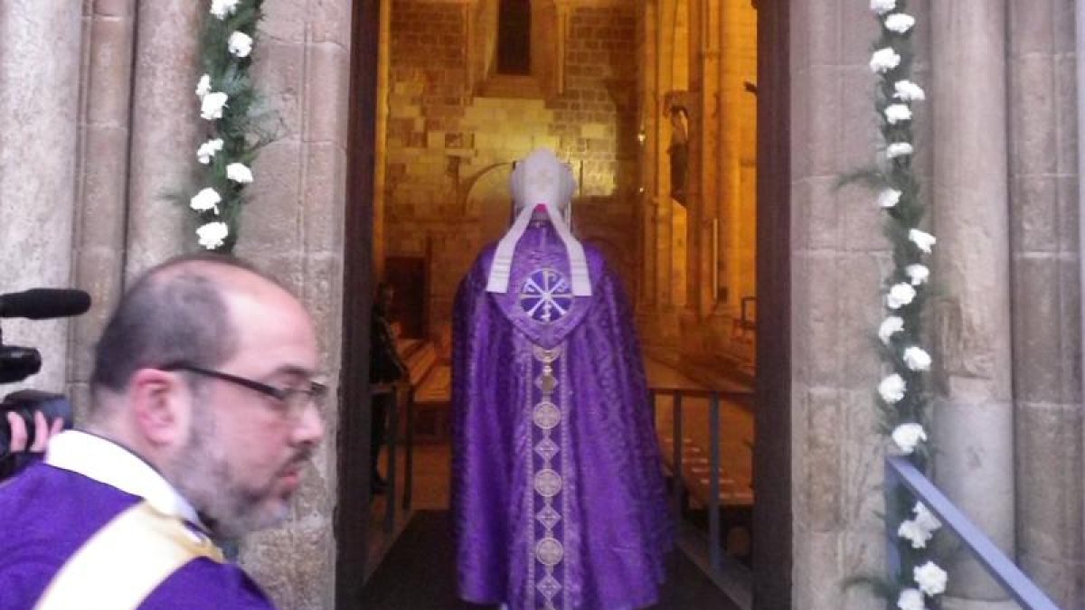 Apertura de la puerta.