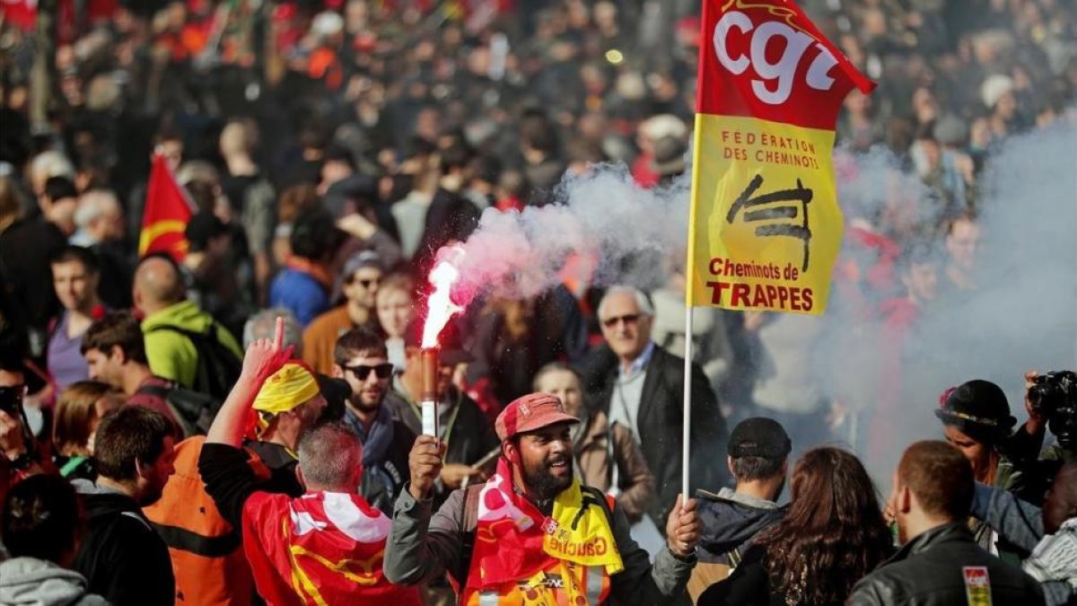 Varios sindicatos encabezados por la CGT participan en una primera jornada de huelgas contra la reforma laboral