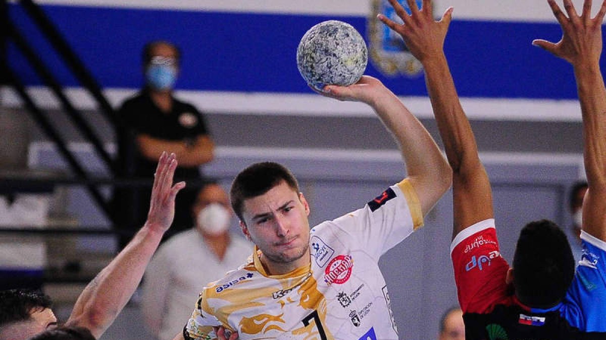 Jozinovic está cedido por el Ademar en el BM Sinfín. DL