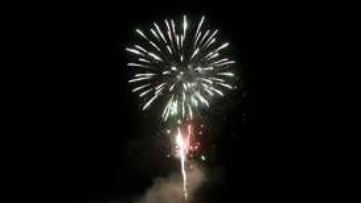 Los fuegos artificiales de la pirotecnia Pibierzo fueron los mas espectaculares del concurso