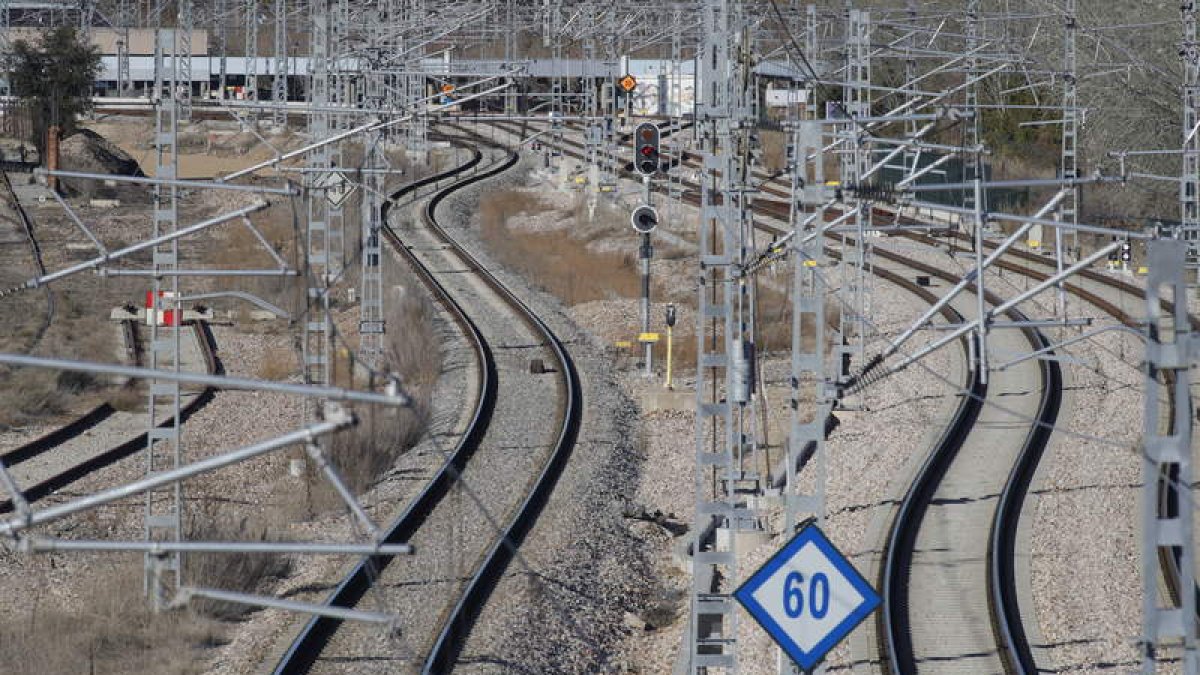 Acceso del ferrocarril a la capital leonesa, el pretendido nudo de comunicaciones en el noroeste. RAMIRO