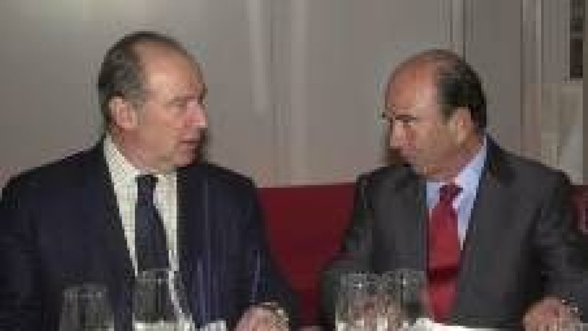 Rodrigo Rato y el presidente del Grupo Santander, Emilio Botín, en una imagen de archivo