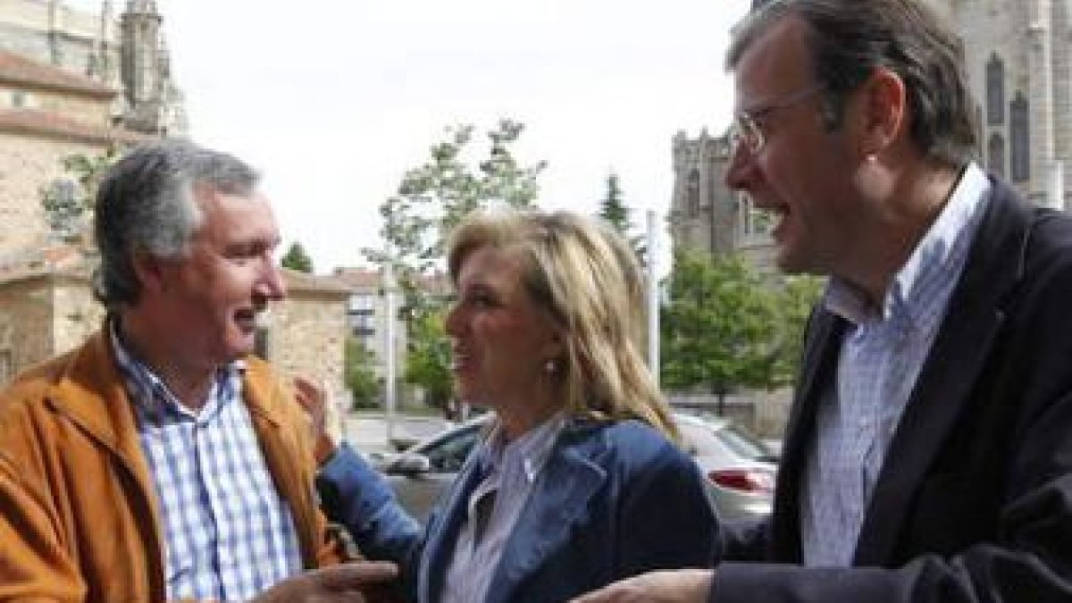Jacinto Bardal, María José Salgueiro y Antonio Silván, ayer en Astorga.