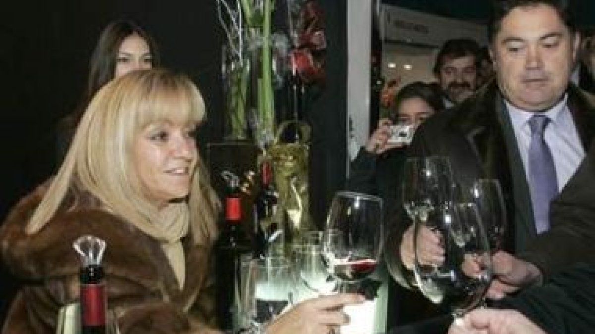 La presidenta de la Diputación, Isabel Carrasco, durante uno de los brindis de la reciente Feria de