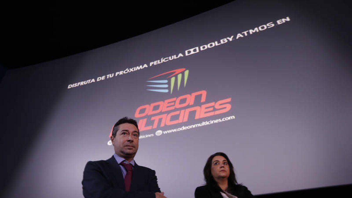 Juan Ignacio Moreno, director de operaciones, y Margarita Puente, gerente del cine. JESÚS F. SALVADORES