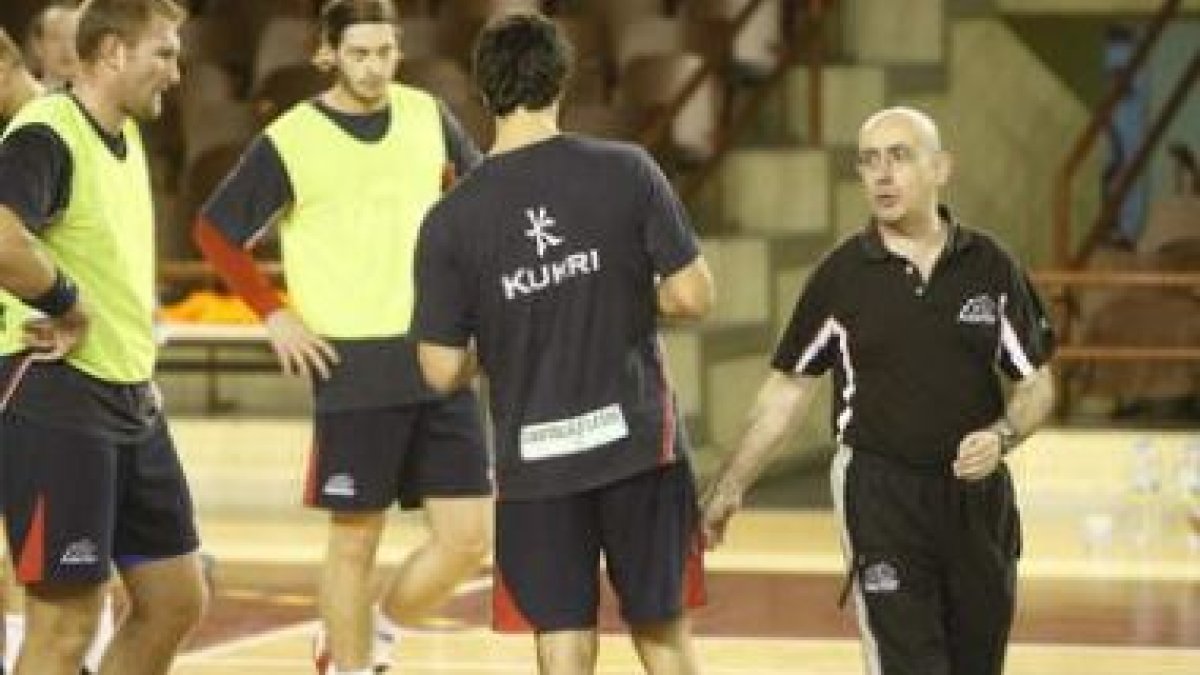El Reale Ademar durante un entrenamiento.
