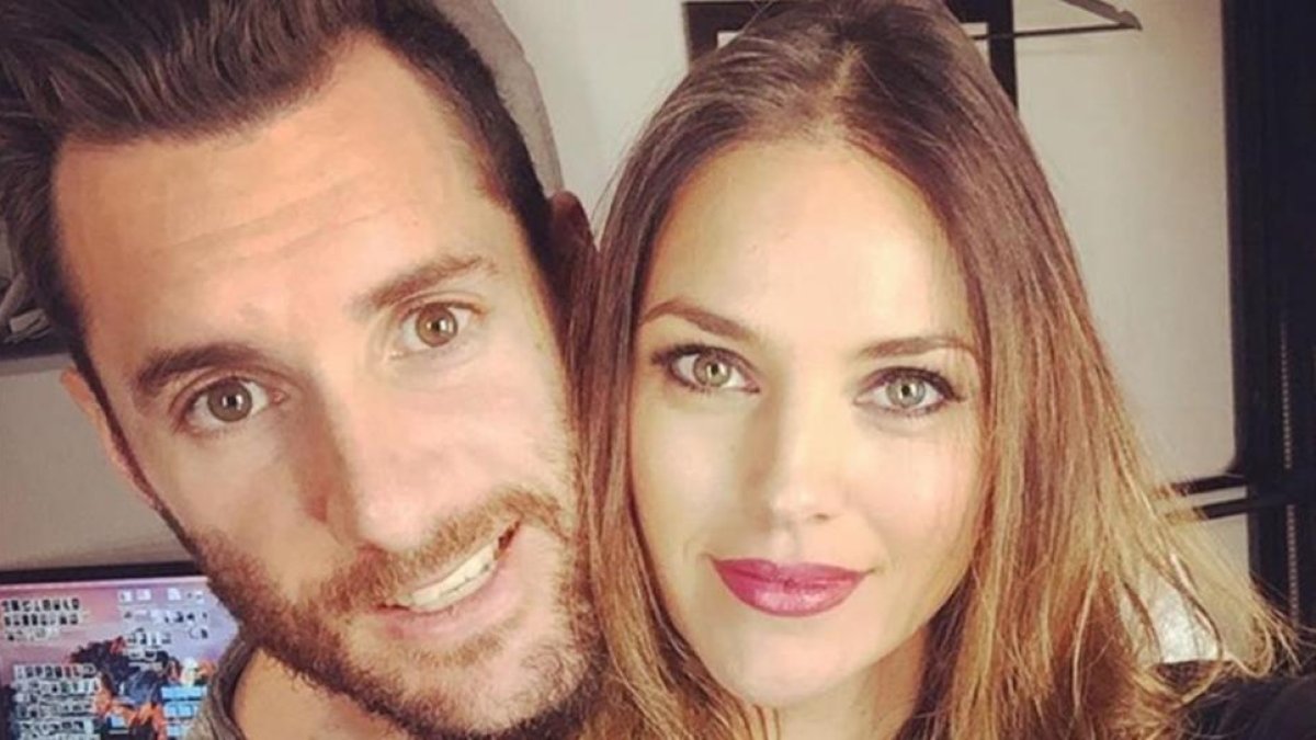 Helen Lindes y Rudy Fenández, padres de un niño, Alan.