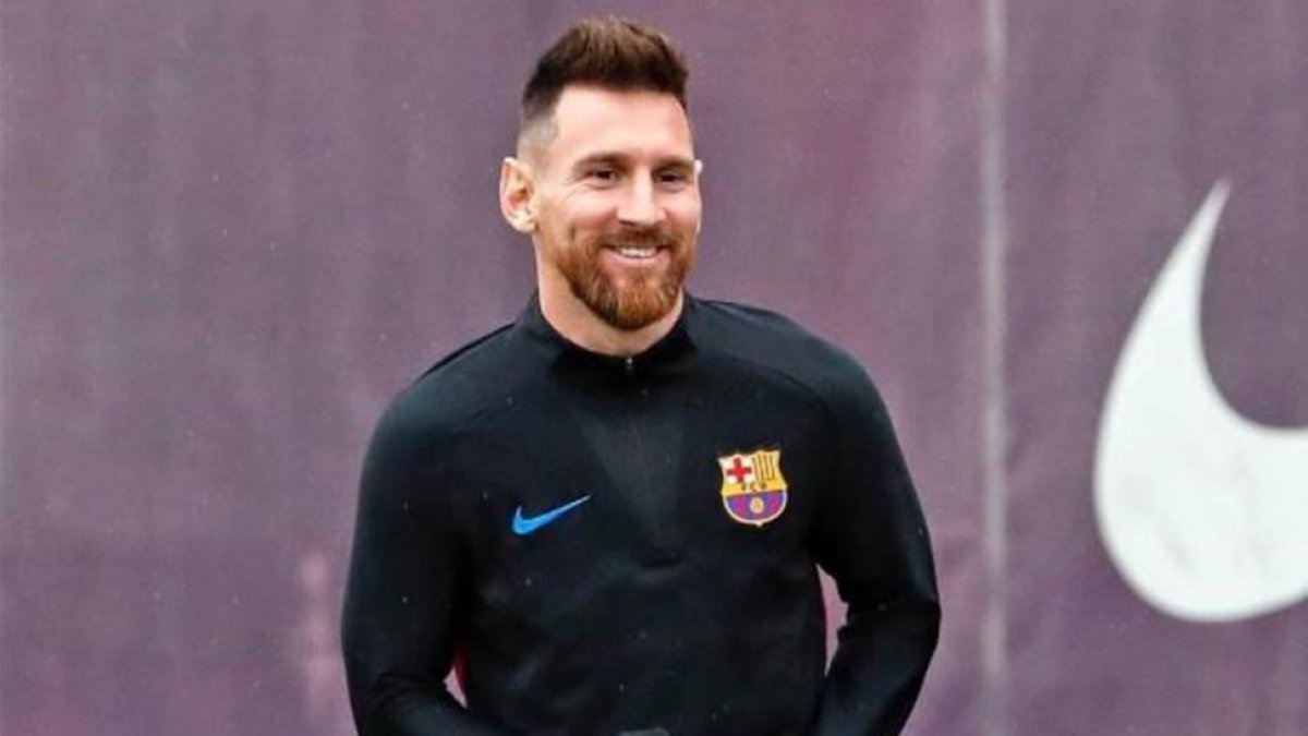 Lionel Messi luce nueva imagen durante el entrenamiento previo al partido contra el Getafe.