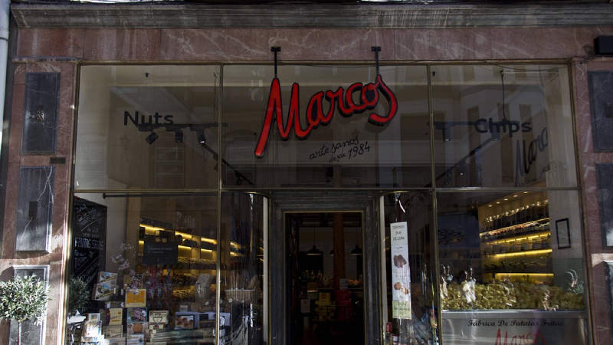 El número de comercios en la capital no ha disminuido con la crisis y en la capital hay 3.850 tiendas abiertas. SARA CAMPOS