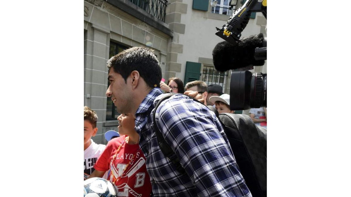 Luis Suárez, a su salida del tribunal del TAS