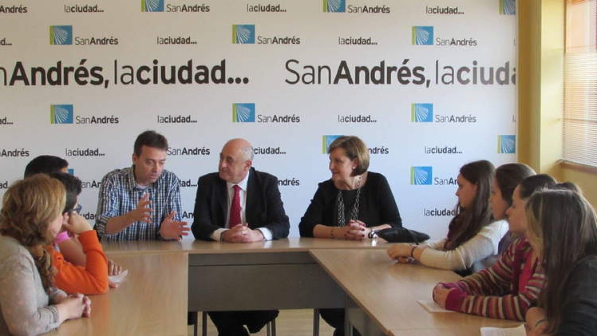 Chamorro y Aurora Baza recibieron a los participantes en el proyecto San Andrés Emprende.