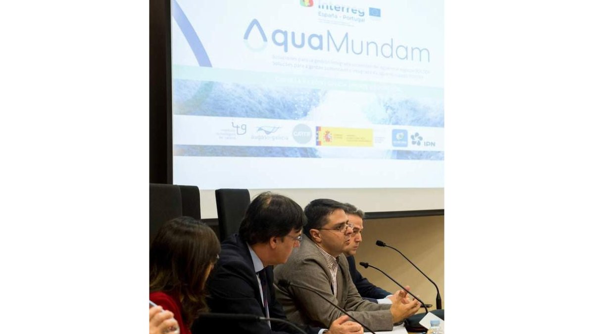 El presidente de la CHD presentó Aquamundam. R. GARCÍA