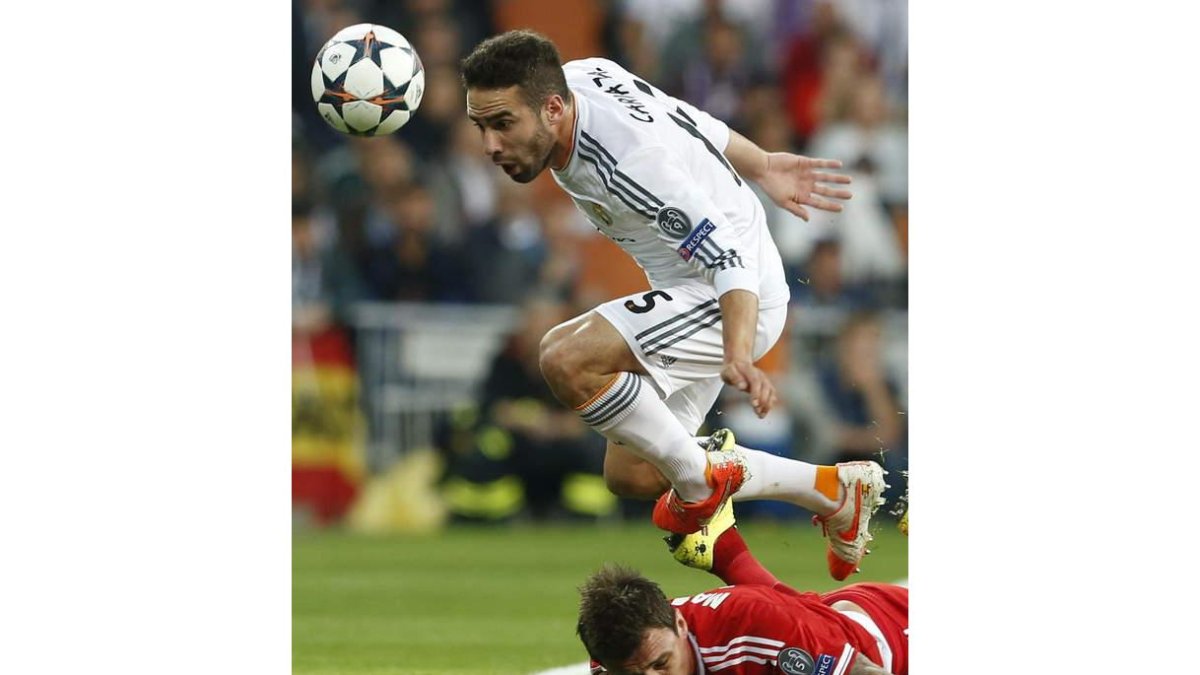 La actuación de Carvajal y Coentrao en los laterales permitió al Madrid lanzar contragolpes.