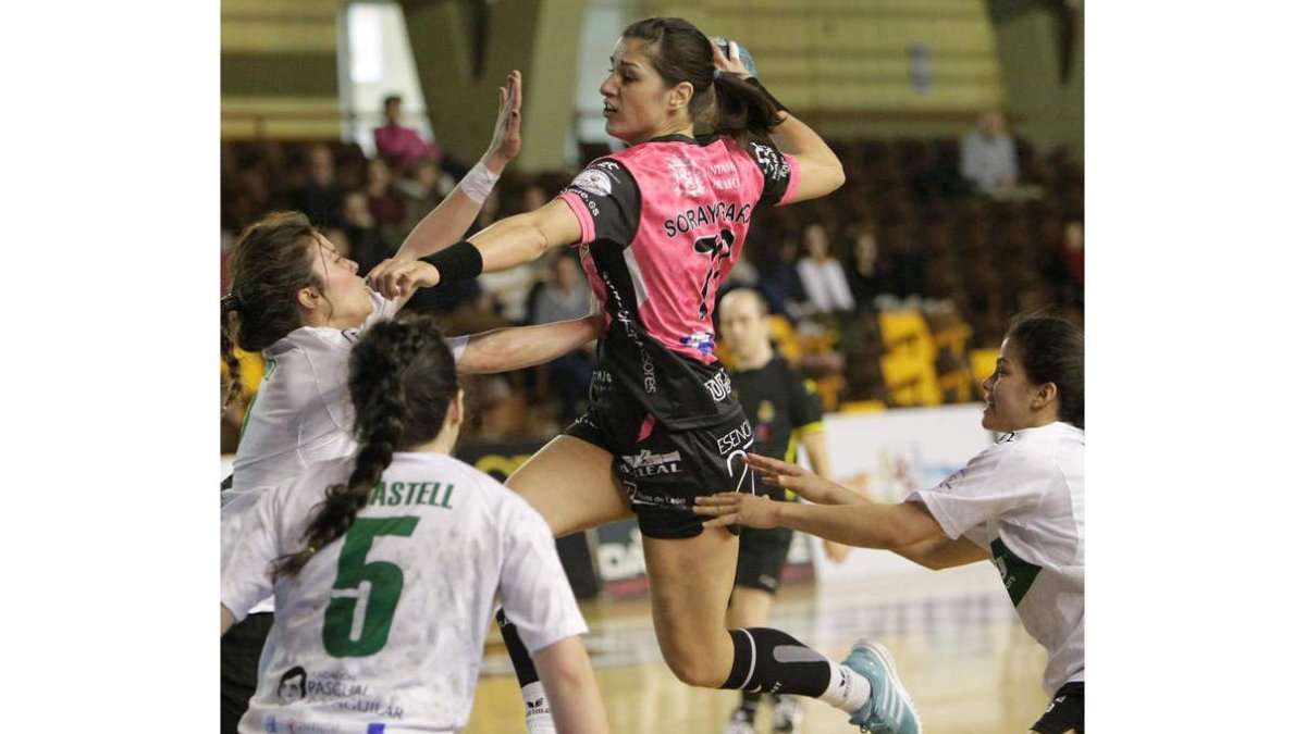 Soraya García, una de las bazas del Cleba en ataque. SECUNDINO PÉREZ