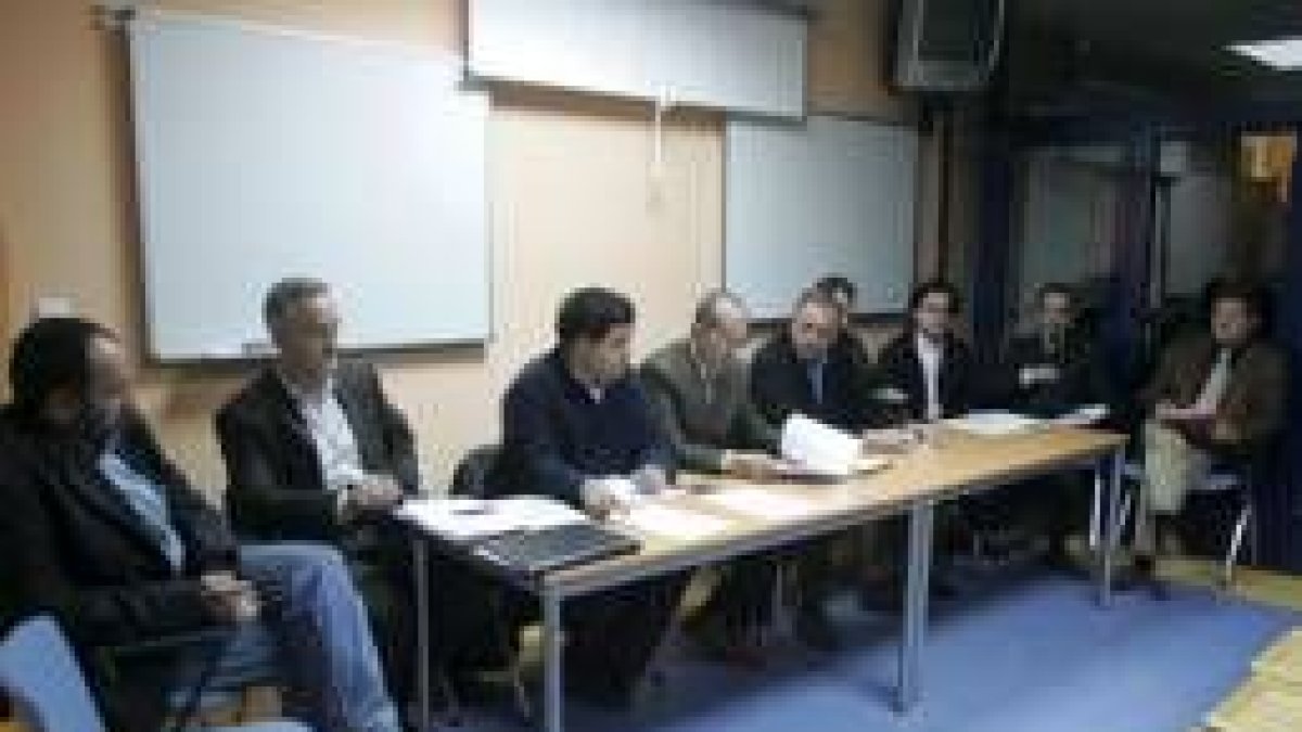 Los propietarios de parcelas de Onzonilla celebraron una nueva reunión para desbloquer el polígono