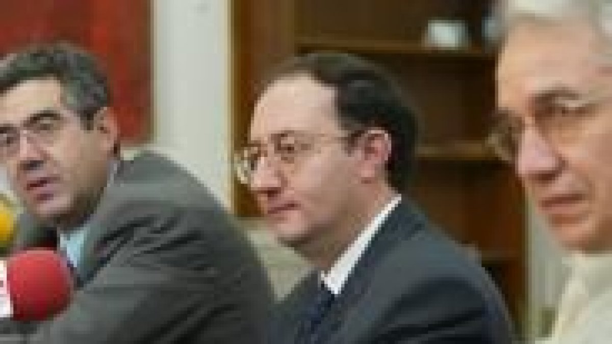 Imagen de la intervención de Elisardo Becoña en las jornadas sobre drogas