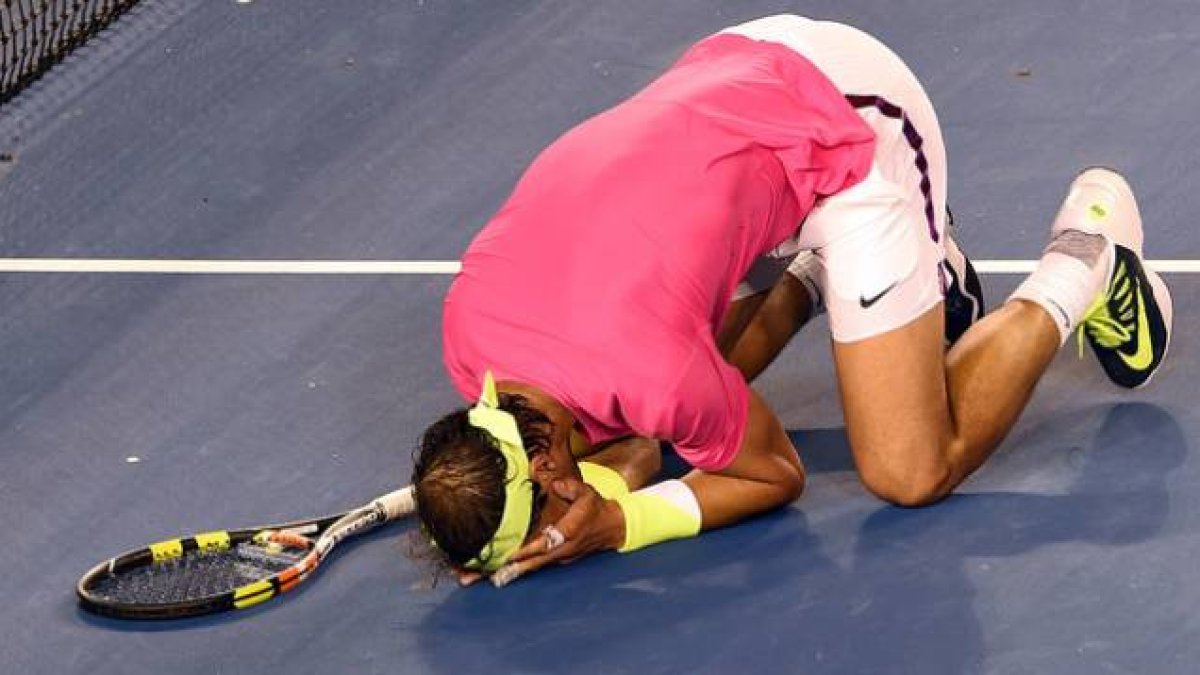 Rafael Nadal celebra su victoria ante Tim Smyczek, en seguda ronda del Abierto de Asutralia, tras más de cuatro horas de partido.