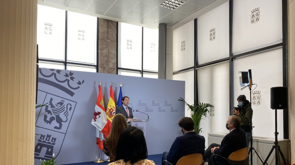 El presidente de la Junta, Alfonso Fernández Mañueco, durante su visita a León. DL
