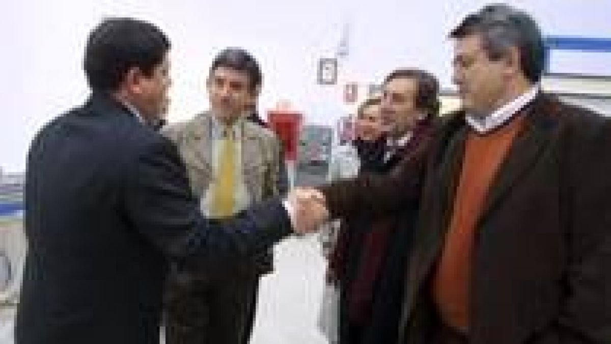 Jesús Esteban (segundo izquierda) con Miguel Martínez, a la derecha