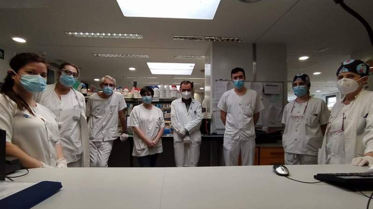 Parte del equipo del
servicio de Inmunología
del Hospital de León. DL