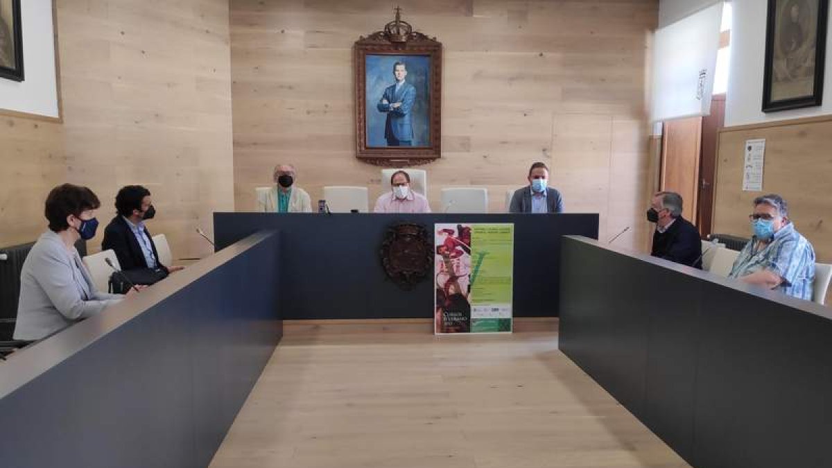 Presentación del curso ayer en el Ayuntamiento de La Bañeza. A. R.