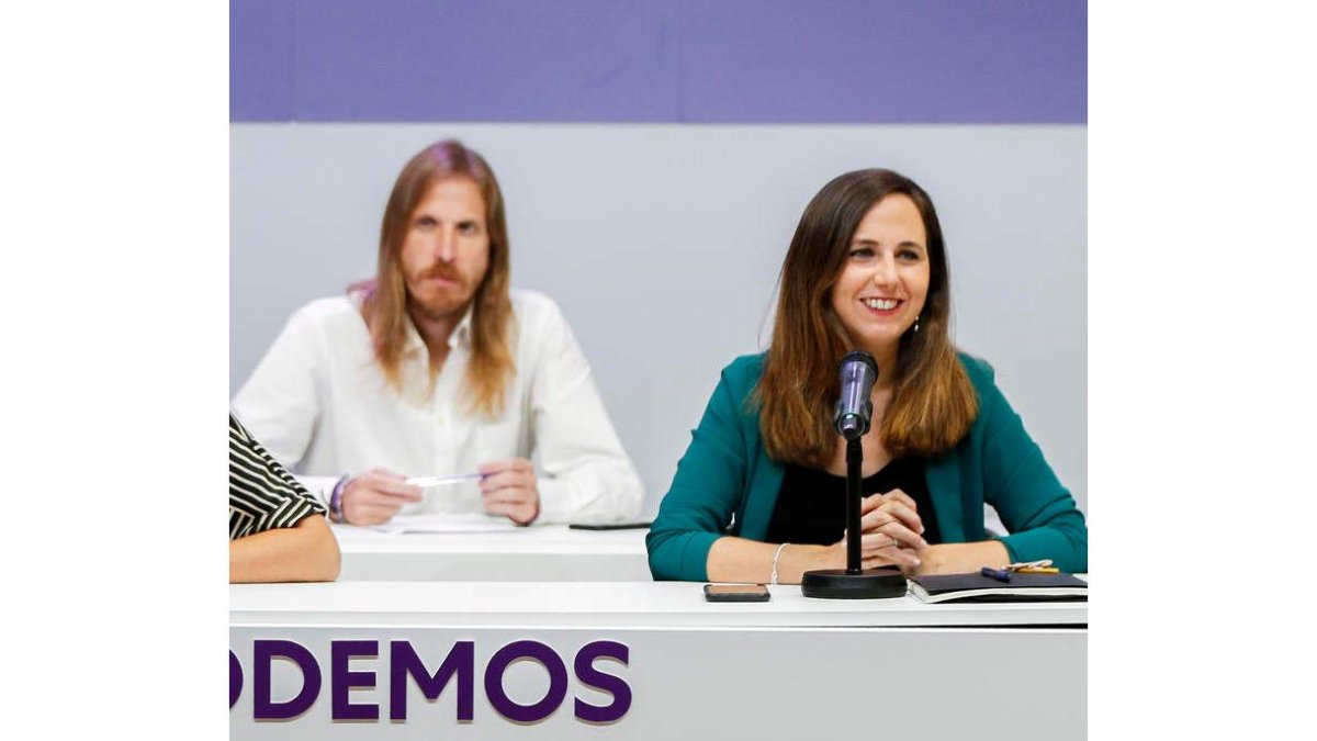Ione Belarra con Pablo Fernández. VÍCTOR CASADO
