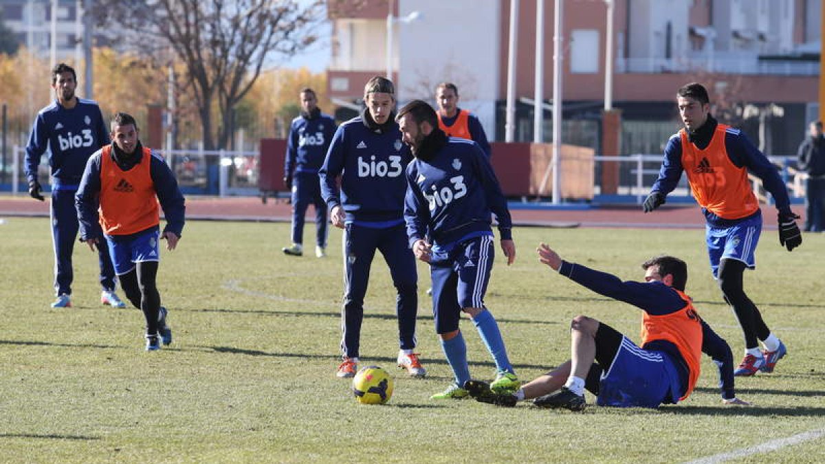 La Ponferradina ha preparado a conciencia su partido en Sabadell en el que los de Claudio Barragán se juegan la tranquilidad.