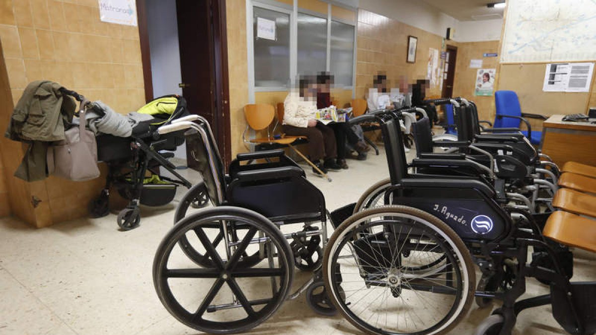 Sillas de ruedas en un centro de salud. JESÚS F. SALVADORES