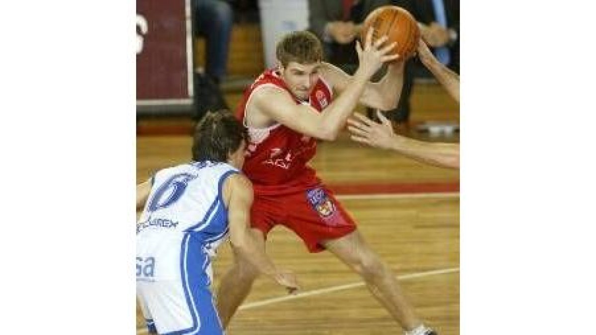 Alex Urtasun, en la foto cuando jugó en León, retorna mañana con Lleida