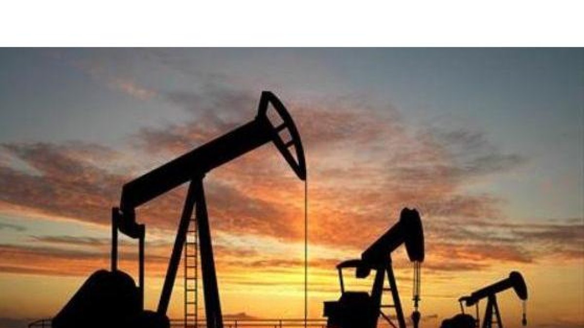 Campo de producción petrolífera.