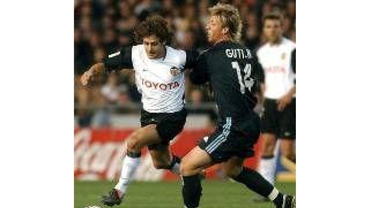 El Valencia puede arrebatarle mañana el liderato al Real Madrid